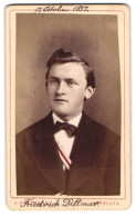 Fotografie Hans Brand, Bayreuth, Rennweg 249, Student Friedrich Dittmar, Mit Couleur, 1877  - Anonieme Personen