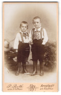 Fotografie P. Both, Arnstadt, Zwei Niedliche Knaben Hermann Und Otto Brodmärkel Aus Salzburg, 1900  - Personas Anónimos