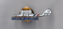 PIN'S   THEME POSTE MUSEE DE LA POSTE    AVION  AIRPLANE - Correo