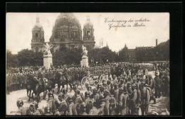 AK Berlin, Einbringung Der Erbeuteten Geschütze Vor Dem Dom  - Mitte