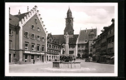 AK Überlingen Am Bodensee, Hofstatt, Marktplatz Mit Haus Der Deutschen Bodenseer Zeitung Und Brunnen  - Ueberlingen