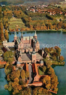 72807410 Frederiksborg Slot Schloss Fliegeraufnahme  - Dänemark