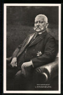 AK Reichspräsident Paul Von Hindenburg Im Gemütlichen Sessel Sitzend  - Historische Figuren