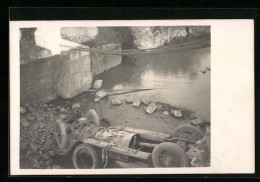 Foto-AK Rennauto An Einem Ufer  - Voitures De Tourisme