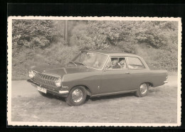 Foto-AK Opel Auto, Vater Und Sohn Im Grünen  - Toerisme