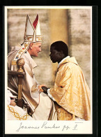 AK Papst Johannes Paul II. Segnet Einen Gläubigen  - Päpste
