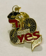 PINS CHOCOLAT NESTLE YES TROPHY CYCLISME VELO  / 33NAT - Alimentation