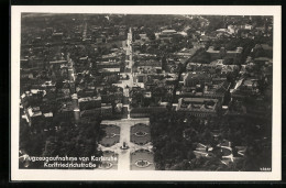 AK Karlsruhe I. B., Fliegeraufnahme Der Karlfriedrichstrasse Mit Dem Schlosspark Im Vordergrund  - Karlsruhe