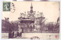 92 - SURESNES - SQUARE  Et KIOSQUE De L'HÔTEL De VILLE - ANIMÉE - - Suresnes