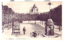 77 - PROVINS - PLACE DU CHATEL - ANIMÉE -  - Provins