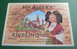 RIESLING - COSTUME ALSACIENNE : ETIQUETTE DE VIN NEUVE - Costumes Traditionnels