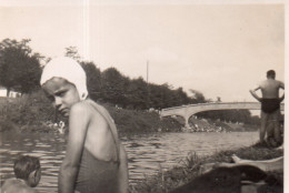Photo Vintage Paris Snap Shop -enfant Child Fleuve River - Anonymous Persons