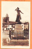 38929 / ⭐ ◉  (•◡•) Les SAINTES-MARIES-de-la-MER 13-Bouches Rhone Ste ◉  Place Statue MIREILLE 1930s ◉ Edition PRESBYTERE - Saintes Maries De La Mer