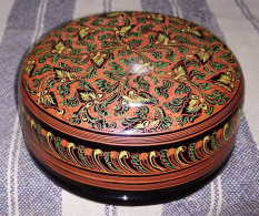 Newer Burma  Regular 2-piece Hand-painted, Hand Etched Covered Box Intricate Work Ca 1990 - Art Asiatique