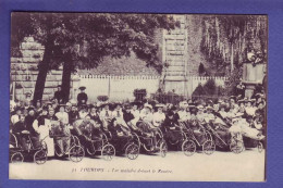 65 - LOURDES - MALADES DEVANT Le ROSAIRE -  - Lourdes