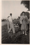 Photo Vintage Paris Snap Shop -groupes Femme Homme Women Men Voiture Car - Anonymous Persons