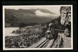 AK Lungern, Brünigbahn Mit Blick Auf Den Ort, Bergbahn  - Otros & Sin Clasificación