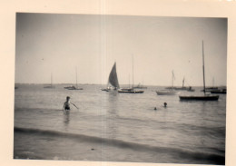 Photo Vintage Paris Snap Shop- Navire Voile Rouge Ship Mer Sea  - Boats