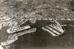 Toulon (83) : Vue Aérienne De L'arsenal Le 10 Août 1945 - Orte