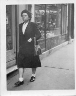 Photo Vintage Paris Snap Shop -femme Women  - Anonymous Persons