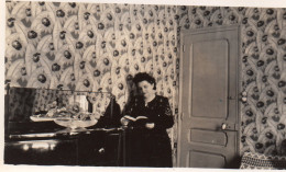 Photo Vintage Paris Snap Shop-femmewomen Intérieur Inside Papier Paint Wallpaper - Anonieme Personen