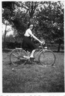 Photo Vintage Paris Snap Shop-femme Women Bicyclette Bicycle - Autres & Non Classés