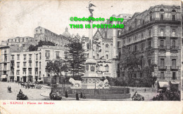 R355844 Napoli. Piazza Dei Martiri. Postcard - Monde