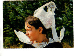 CPSM Jeune Fille En Costume De Pont Aven, Bannalec Et Scaër - Pont Aven