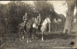 Photo CPA Deutsche Soldaten In Uniformen Auf Pferden - Other & Unclassified