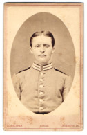 Fotografie A. Walther, Berlin, Preussischer Soldat In Garde Uniform  - Anonymous Persons