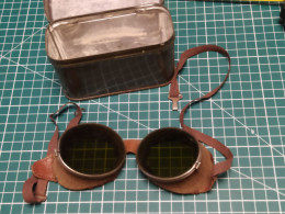 LUNETTE AVEC ETUI FER, MILITAIRE WW1, WW2 - Equipment