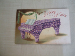 Carte Postale Ancienne En Relief JE PENSE A VOUS Piano Fleuri - Autres & Non Classés