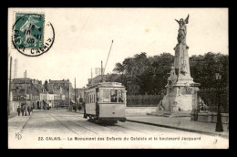 62 - CALAIS - LE MONUMENT DES ENFANTS DU CALAISIS ET LE BOULEVARD JACQUARD - TRAMWAY - Calais