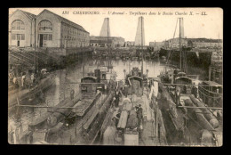 50 - CHERBOURG - L'ARSENAL - TORPILLEURS DANS LE BASSIN CHARLES X - BATEAUX DE GUERRE - Cherbourg