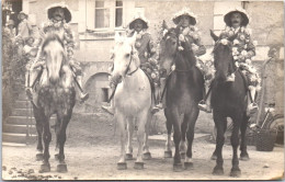 37 GIZEUX - CARTE PHOTO - Carnaval 1928, Groupe De Cavaliers  - Sonstige & Ohne Zuordnung