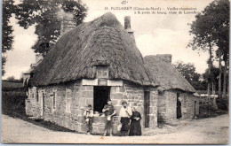 22 PLOUARET - Vieilles Chaumieres A La Sortie Du Bourg - Plouaret