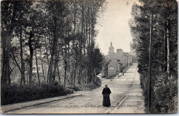 22 PLOUARET - La Rue De La Gare. - Plouaret