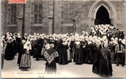 29 PLOUGASTEL - La Sortie De La Messe. - Plougastel-Daoulas