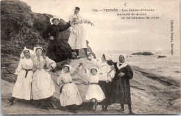 85 LES SABLES D'OLONNE - Sablaises Au Bord De La Mer  - Sables D'Olonne