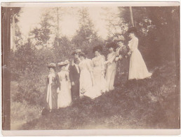 Ancienne Photographie Amateur / Fin 1800 Début 1900 / Homme Et Femmes élégantes En Promenade Dans Les Bois - Anonieme Personen