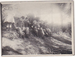 Ancienne Photographie Amateur / Fin 1800 Début 1900 / Hommes, Femmes Et Petite Fille Dans Les Bois - Anonymous Persons