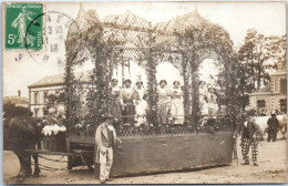 27 EVREUX - CARTE PHOTO - Carnaval Place De La Republique 1918 - Evreux