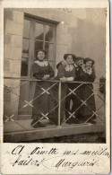 87 LIMOGES - CARTE PHOTO - Trois Femmes A Un Balcon  - Limoges
