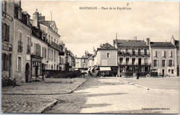 45 MONTARGIS - La Place De La Republique.  - Montargis