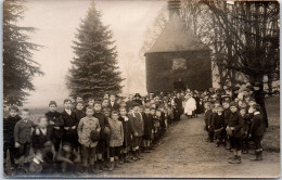 60 CHAMBLIS - CARTE PHOTO - Enfants Devant La Chapelle Du CHATEAU - Andere & Zonder Classificatie