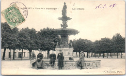 78 POISSY - Place De La Republique, La Fontaine  - Poissy