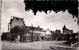 77 CHELLES SUR MARNE - Place De La Gare. - Chelles