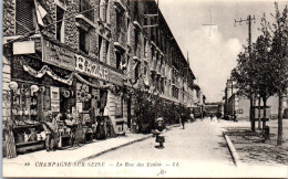 77 CHAMPAGNE SUR SEINE - La Rue Des Ecoles.  - Champagne Sur Seine