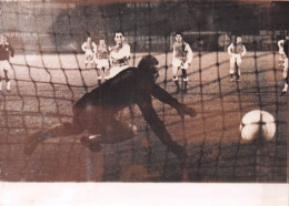 FOOTBALL 10/1962 REIMS BATTU 3-2 CONTRE LE CLUB AUSTRIA DE VIENNE 8èmes DE FINALE DES CLUBS CHAMPIONS  PHOTO 18 X 13 CM - Sport