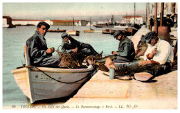 83 TOULON - Un Coin Des Quais, Racommodage A Bord  - Toulon